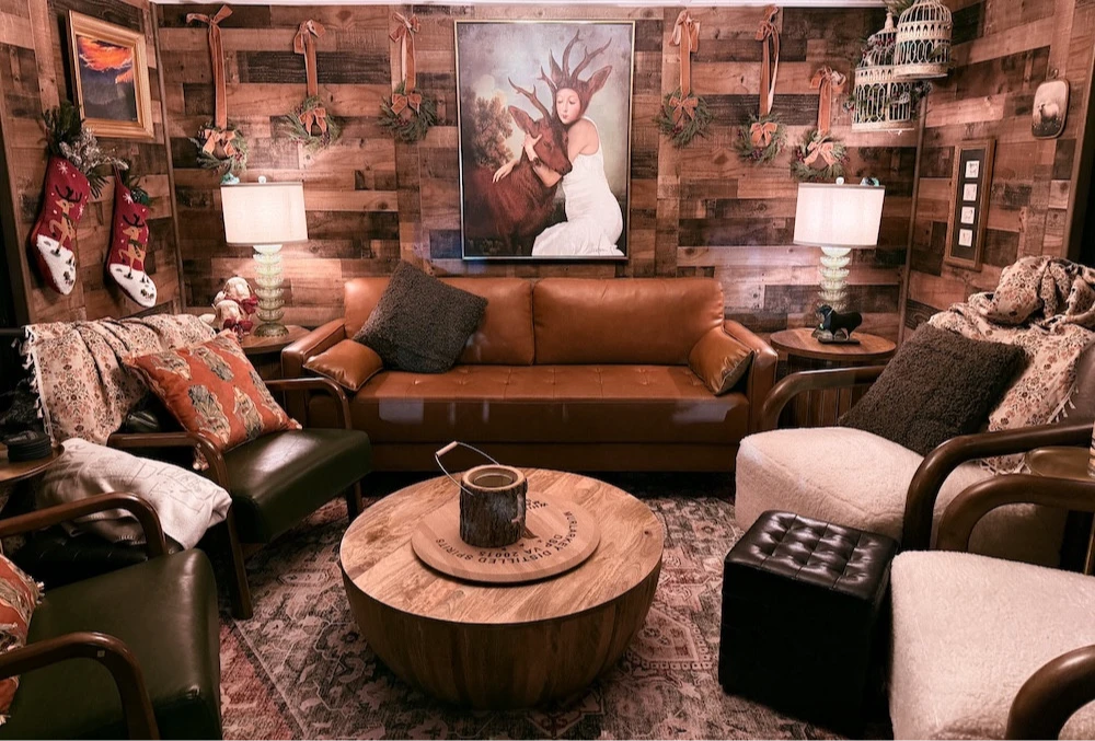 North Pole Cabin: Gee's Chalet (named after our very own General Manager, Guitele!)